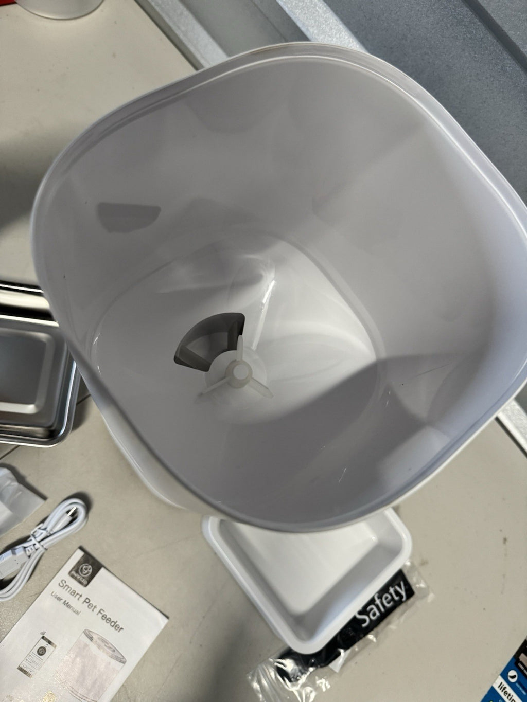 Large 6L SMART Automatic pet Feeder  & Stainless Steel Bowl - WIFI , Dog & Cat